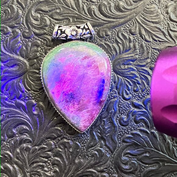 Ruby in Zoisite Anyolite Stone Jewelry Crystal Pendant - Picture 7 of 7